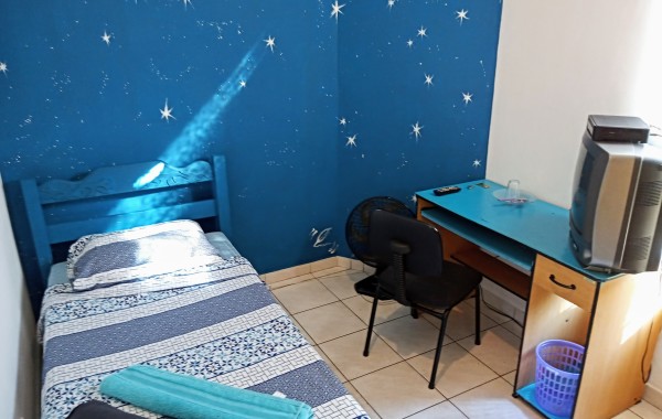 Quarto com Escritorio, Wi-Fi, TV e Ventilador