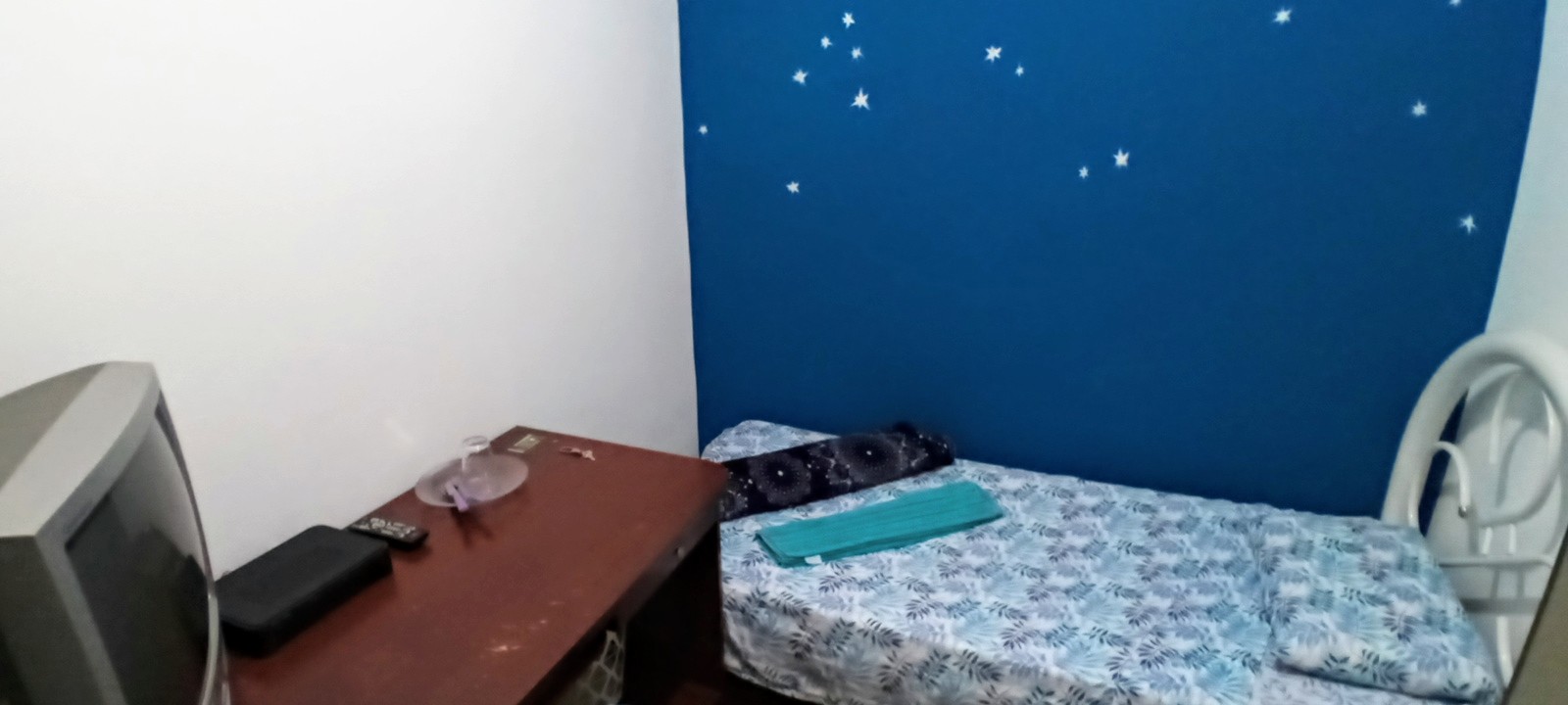 Quarto Individual c/ Escritório, Wi-Fi, TV e Ventilador